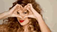 Heart Hands Taylor Swift GIF - Heart Hands Taylor Swift GIFs
