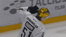 a hockey player wearing a number 51 jersey
