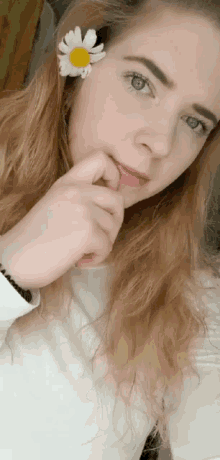 Shalyn Middle Finger GIF - Shalyn Middle Finger Selfie GIFs