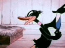 Daffy Duck Sacude La Manga GIF - Daffy Duck Sacude La Manga Sleeve GIFs