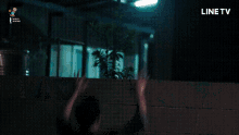 ต่อ ธนภพ เฮียอี้ กระโดดกำแพง ปีน GIF - Tor Thanapob Climb Jump GIFs