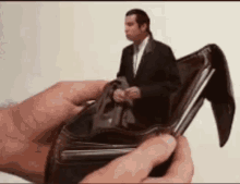 Wallet John Travolta GIF - Wallet John Travolta Lost GIFs