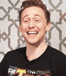 Tom Hiddleston Face Palm GIF - Tom Hiddleston Face Palm Laugh GIFs