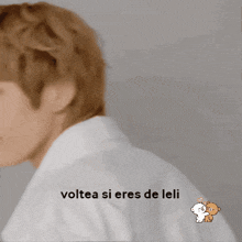a blurry picture of a man with the words volta si eres de leli