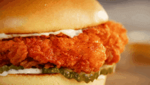 Hardees Nashville Hot Chicken Sandwich GIF - Hardees Nashville Hot Chicken Sandwich Fast Food GIFs