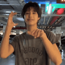 a young man wearing a t-shirt that says ' aeiiooa ' on it