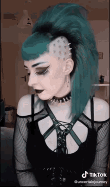 bruscamente electrodo Desviación Sexy Punk Rock Girl GIFs | Tenor