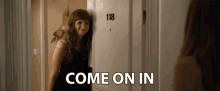 Come On In Come In GIF - Come On In Come In Answer Door GIFs