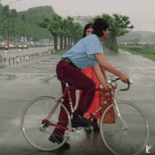 Shah Rukh Khan Kajol GIF - Shah Rukh Khan Kajol Bicycle Day GIFs