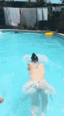 Woman Pool GIF - Woman Pool Swim GIFs