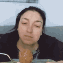 Escritora Sabeonda Comiendo GIF - Escritora Sabeonda Comiendo Albóndigas GIFs