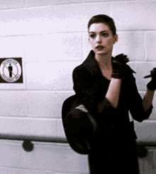 Anne Hathaway Selina Kyle GIF - Anne Hathaway Selina Kyle Catwoman GIFs