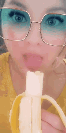 Peach Banana GIF - Peach Banana GIFs