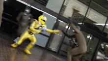 Kiramai Yellow Kiramager Vs Ryusoulger GIF - Kiramai Yellow Kiramager Vs Ryusoulger Super Sentai GIFs