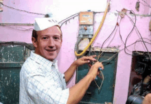 Mark Zuckerberg Fixing GIF - Mark Zuckerberg Fixing Wire GIFs