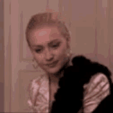 Portia De Rossi Fake Smile GIF - Portia De Rossi Fake Smile Arrested Fevelopment GIFs
