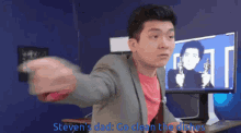 Steven He Go Clean The Dishes GIF - Steven He Go Clean The Dishes Point GIFs