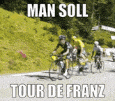 a group of people are riding bicycles down a road with the caption man soll tour de franz