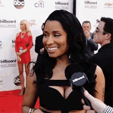 Nicki Minaj Laughing GIF - Nicki Minaj Laughing Smile GIFs