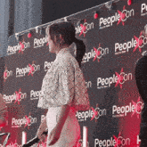 Millie Bobby Brown People Con GIF - Millie Bobby Brown People Con Stranger Things GIFs