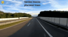a picture of a highway with the words bardzo mocno placesz traso