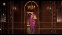 माधुरी बढ़िया नृत्य अदा, अंदाज़,मोहक GIF - Madhuri Naach Nritya GIFs