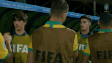 cumprimento futebol cbf confederacao brasileira de futebol selecao brasileira sub17 cumprimentos do inicio