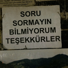 a sign that says soru sormayan bilmiyorum tesekkurler