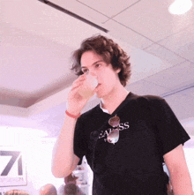 a man wearing a black shirt that says express