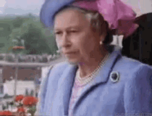 Queen Elizabeth GIF - Queen Elizabeth GIFs