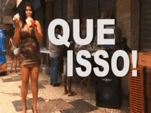 a woman in a short dress is standing in front of a sign that reads que isso !