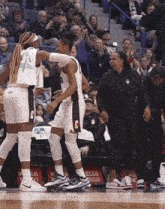 Paige Bueckers Aaliyah Edwards GIF - Paige Bueckers Aaliyah Edwards Aubrey Griffin GIFs