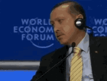 Olmaz One Minute GIF - Olmaz One Minute World Economic Forum GIFs