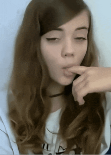 Jessica Sticky Fingers GIF - Jessica Sticky Fingers Chicken Wings GIFs