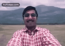 Happy.Gif GIF - Happy Vineeth Sreenivasan Kunjiramayanam GIFs
