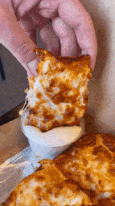 Buffalo Chicken Breadsticks Cheese Bread GIF - Buffalo Chicken Breadsticks Cheese Bread Dip GIFs