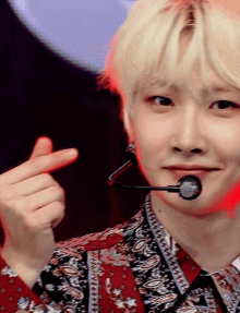 son hoyoung tag finger heart handsome cute