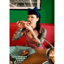 Pizza Eating GIF - Pizza Eating Bite GIFs