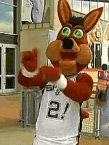 Twoshots Spurs GIF - Twoshots Spurs Coyote GIFs