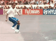 Ronaldinho Backpass GIF - Ronaldinho Backpass Futebol GIFs