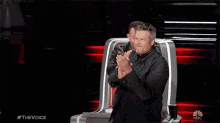 john legend and blake live on the voice applauding