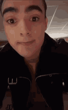 Dennis Dennis Arana GIF - Dennis Dennis Arana Selfie GIFs