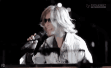 Yoshiki Sing GIF - Yoshiki Sing Thumbs Up GIFs