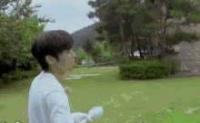 Sunwoo Kim Sunwoo GIF - Sunwoo Kim Sunwoo Kim Sunwoo Throw Grass And Basket GIFs