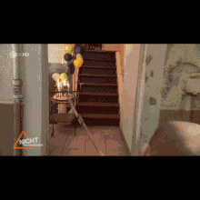 a staircase is decorated with balloons and a sign that says ' nicht nachmachen ' on it