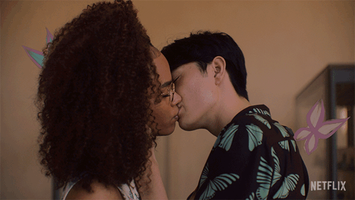 Kiss Elle Argent GIF - Kiss Elle argent Tao xu - Discover & Share GIFs