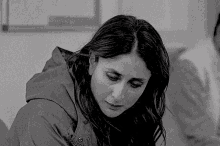 Kareena Kapoor Khan Angrezi Medium GIF - Kareena Kapoor Khan Angrezi Medium Black And White GIFs