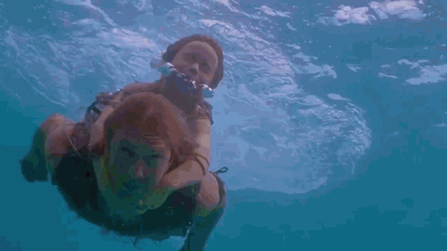 Kevin Costner Underwater GIF - Kevin Costner Underwater Waterworld GIFs