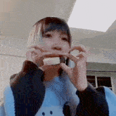 Eating Spam Musubi Xiao Hoang GIF - Eating Spam Musubi Xiao Hoang Xiaorishu GIFs