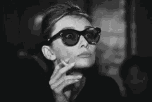 Achou GIF - Audrey Hepburn Sunglasses What GIFs
